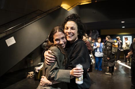 Anna Javoran i Ana Kreitmeyer; Umjetnički simpozij Kako iznova mislimo gestu?, Zagrebački plesni centar, 28. i 29. ožujka 2026., foto: Sanja Bistričić Srića