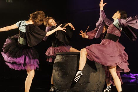 Teatar Poco Loco, Zagreb, i Studio za suvremeni ples, Zagreb: Probaj ponovno, mala vještice, red. Maja Katić, kor. Martina Tomić