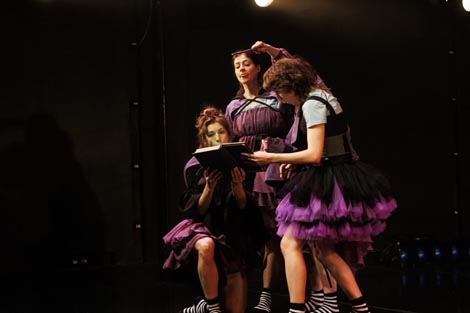 Teatar Poco Loco, Zagreb, i Studio za suvremeni ples, Zagreb: Probaj ponovno, mala vještice, red. Maja Katić, kor. Martina Tomić