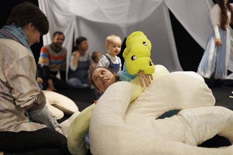 VRUM, Performing Arts Collective, Beč: Svjetlucanje, autori Sanja Tropp Frühwald, Gat Goodovitch Pletzer, Till Frühwald